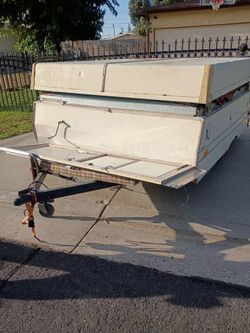 Pop up camping trailer