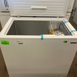 Vissani MDCF7WH 7 cu. ft. Manual Defrost Chest Freezer