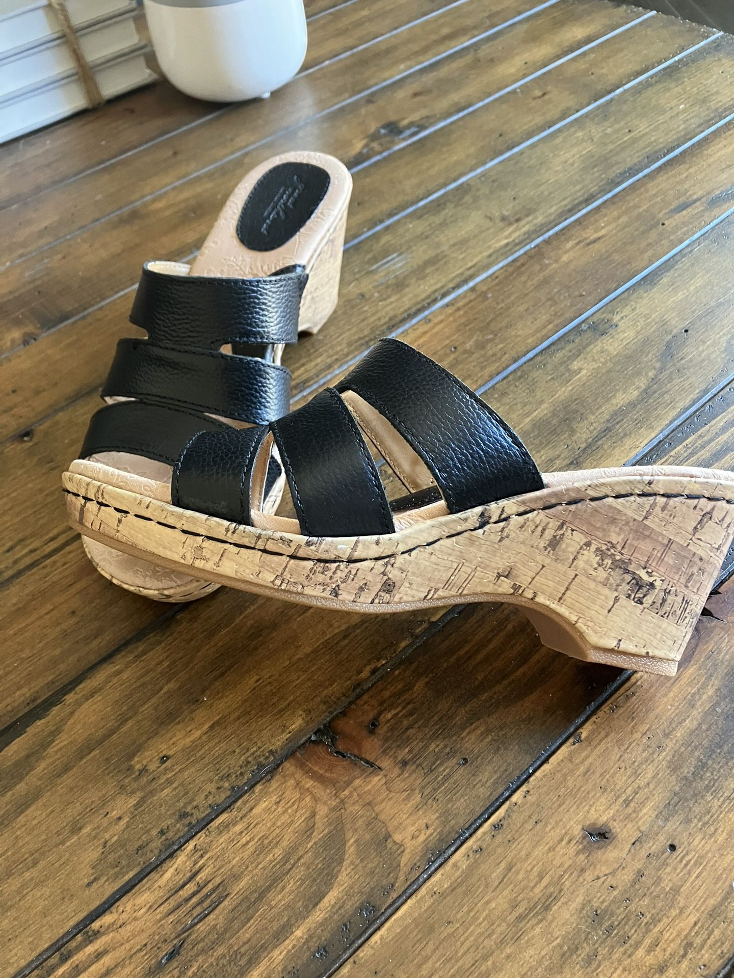 LADIES SANDALS 