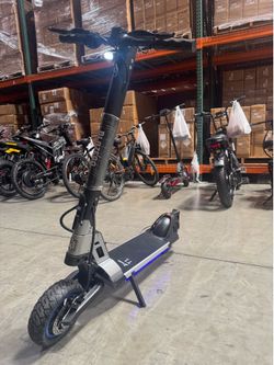 Electric scooter with large tires