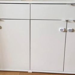 VIHALS IKEA credenza