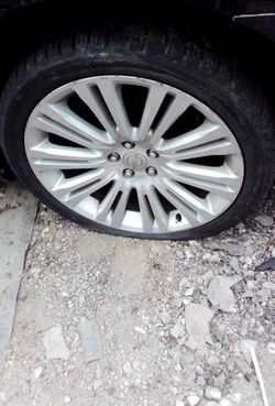 Chrysler 300  stock wheels