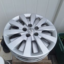 Nissan sentra/versa 16 in hubcaps oem