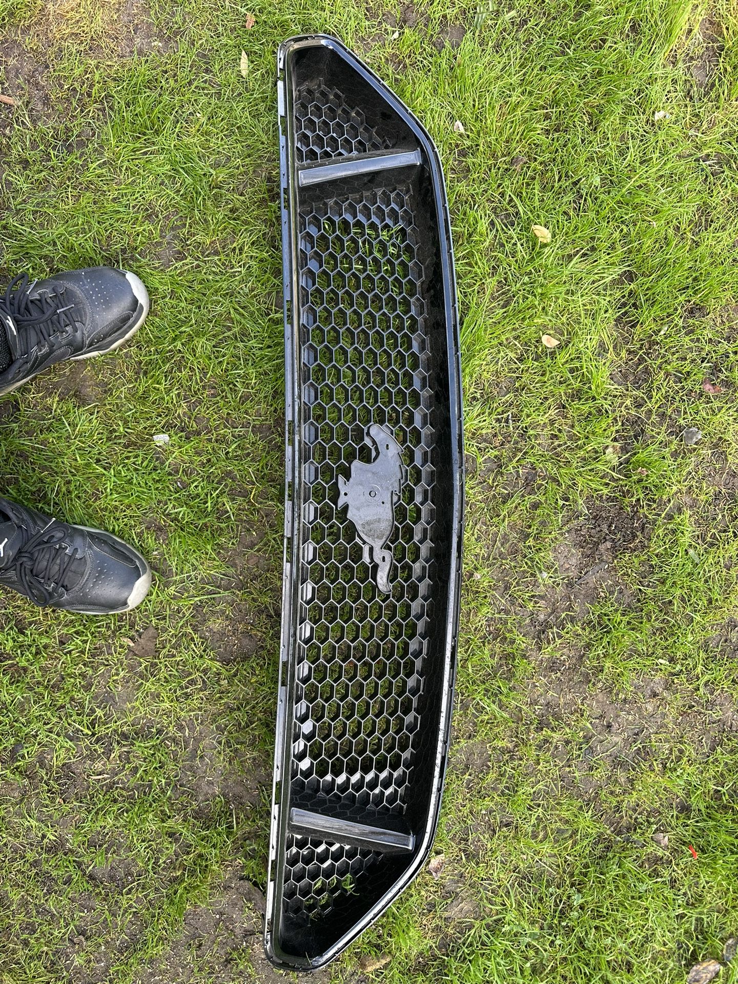 2018 2019 2020 ford mustang front grille jr3b8200