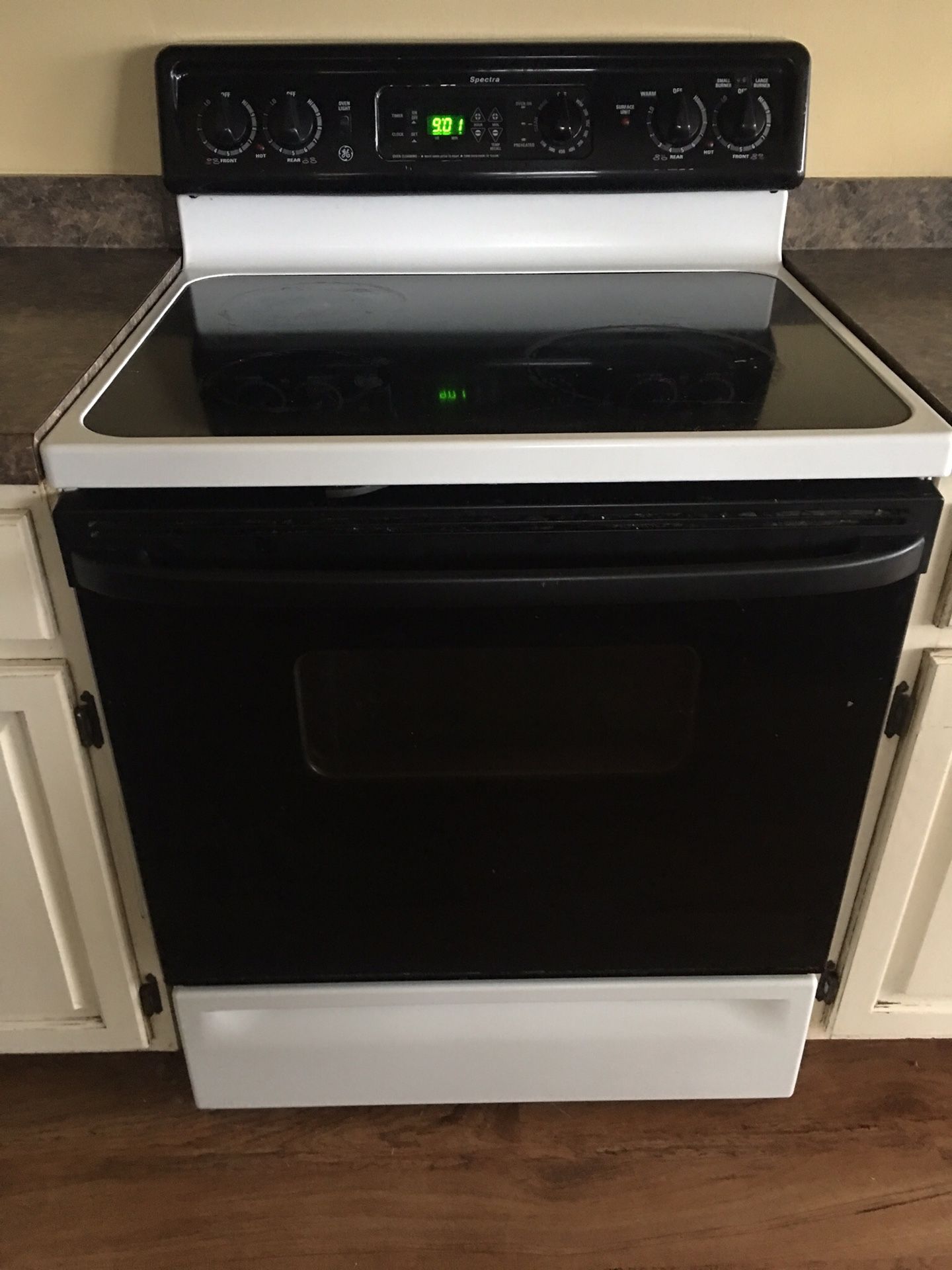 GE Spectra self cleaning oven for Sale in Redmond, WA OfferUp