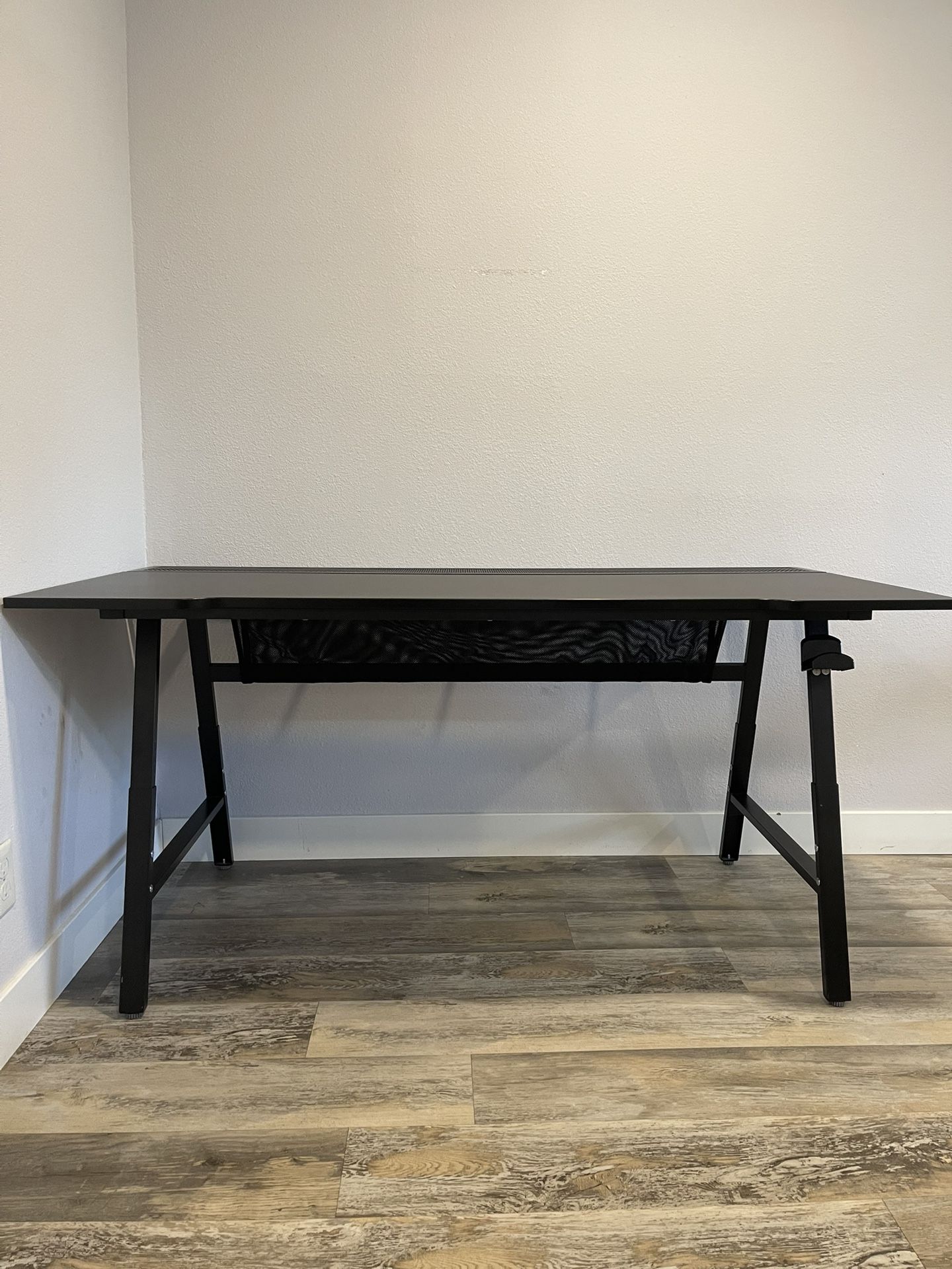 Gaming Desk (IKEAs UTESPELSRE)