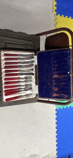 Vintage Silver And Bakelite Handled Knife And Forks 