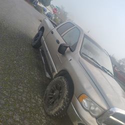 2004 Doge Ram 1500 Club Cab Long Bed