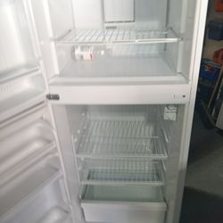 REFRIGERATOR FREEZER  $👍