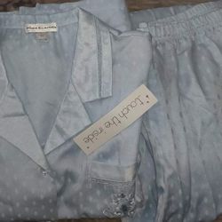New. Ladies XL satin/lightly Lined Pajamas