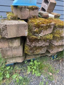 Blocks/  retaining wall