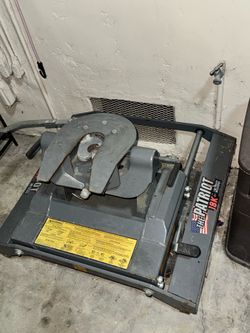 B&W Patriot 18K Fifth Wheel Trailer Hitch – Excellent Condition