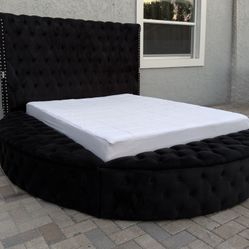 Beautiful round Queen size velvet bed, Black color with 4 USB ports, 2 Bluetooth speakers and storage everything works perfectly. Mattress included 