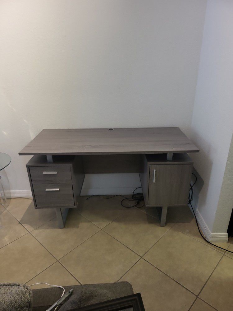 Desk Like New
