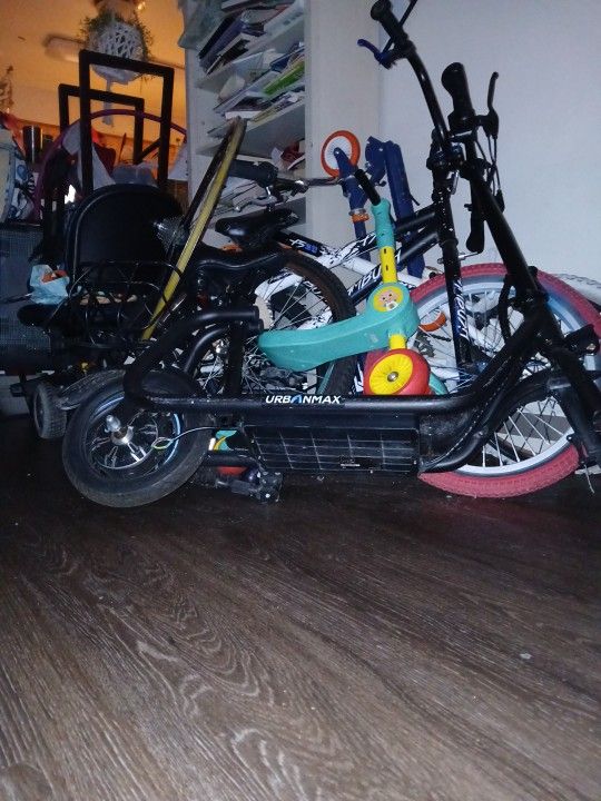 UMAX Scooteŕ For Sale