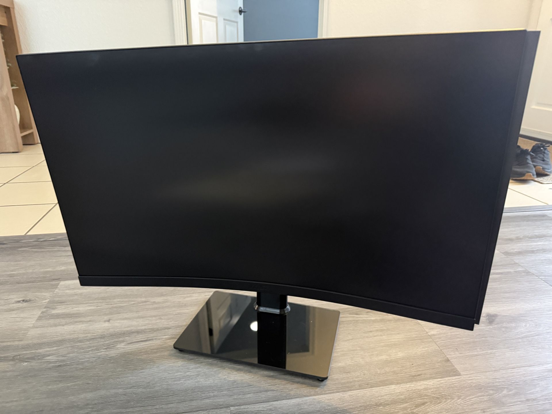 MSI Optix 32” Monitors (2) & Mount