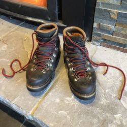 Women’s Leather Mountaineering Boots Size 7