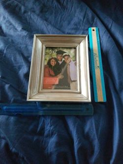 Wood 5x7 inch Picture Frame $1