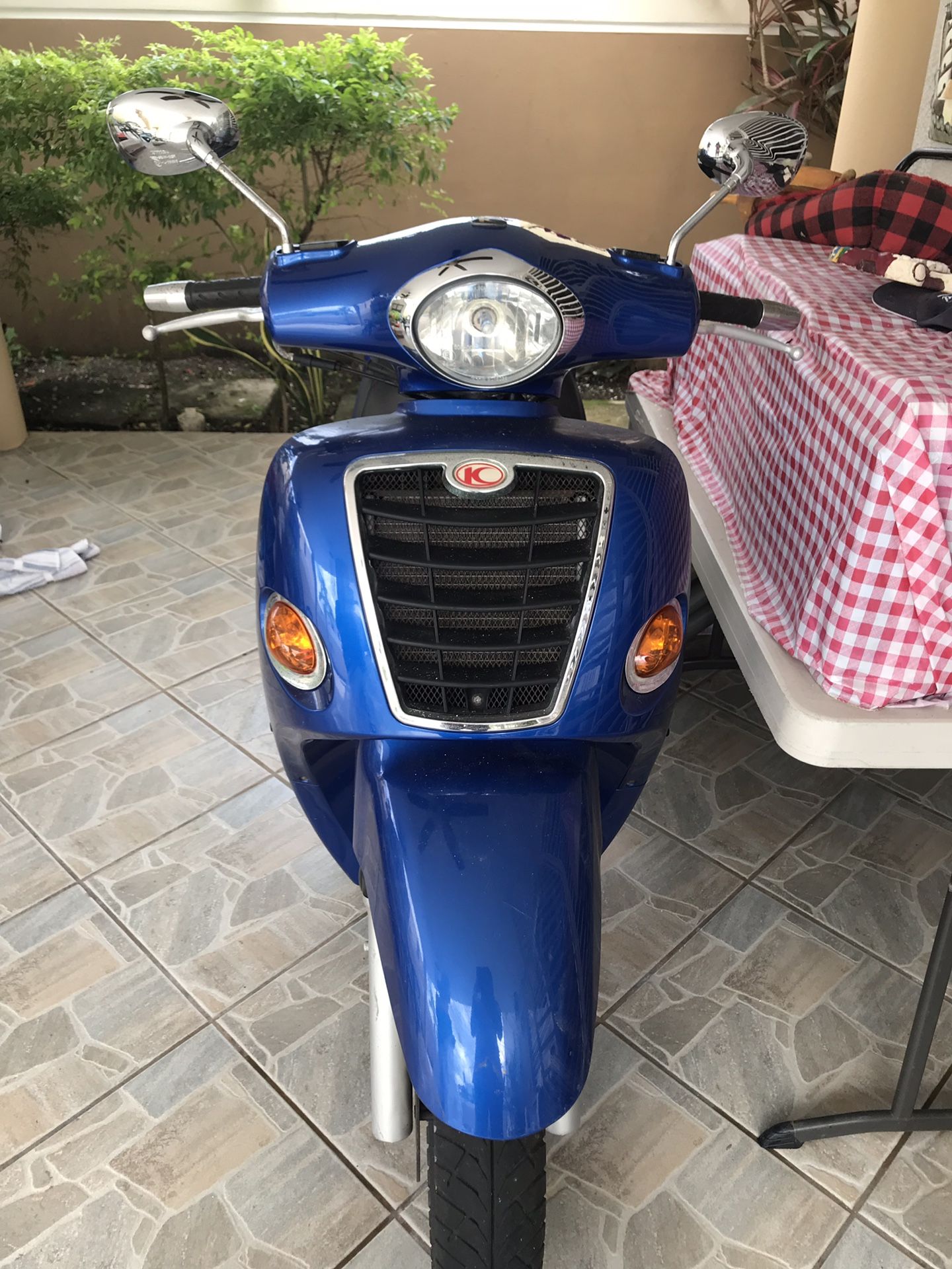 Kymco People 250 scooter