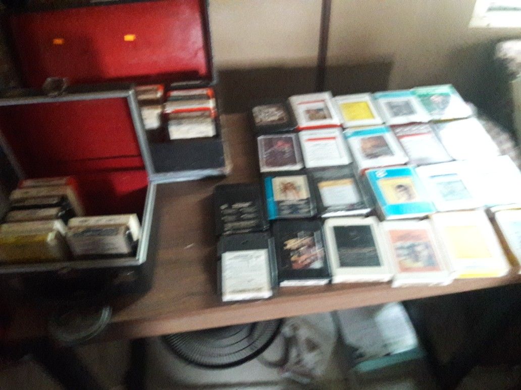 50 8tracks mostly popular country music comes with 3cases to hold 8tracks