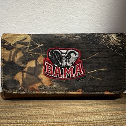 University of Alabama Crimson Tide Big Al Gameday Outfitters Ladies Wallet