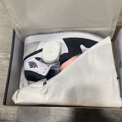 Air Jordan 1 High Retro OG Bleached Coral