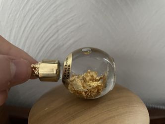 Small Amount Of Gold Flakes In This Glass Thing Thumbnail