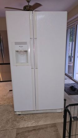 Side by side Frigidaire