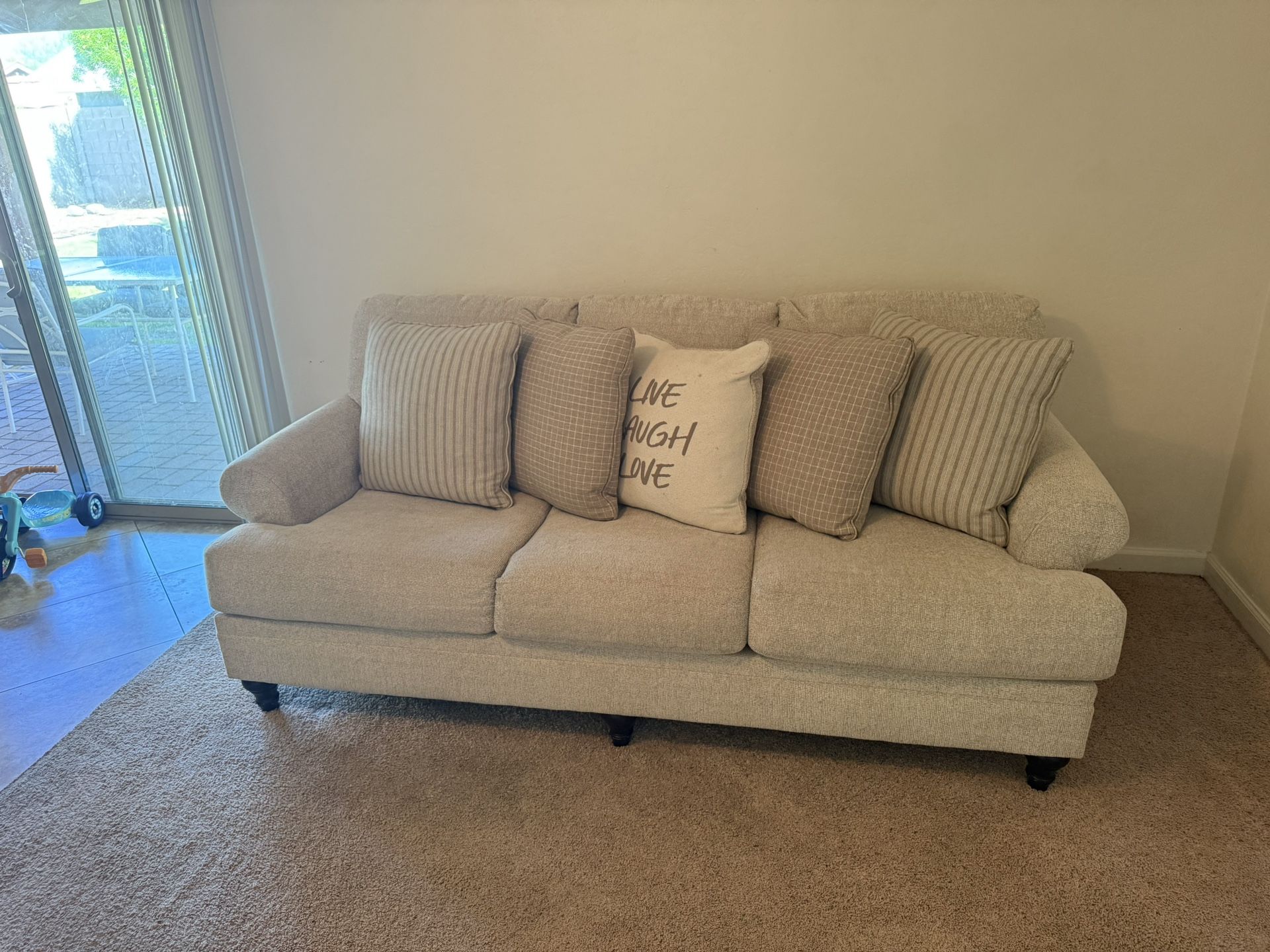 Sofa And Loveseat Like New Condition 