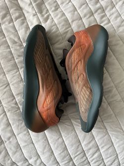 Copper Fade Yezzy 700 (new)