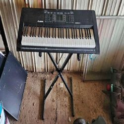 themselves blue Yamaha Portable Keyboard – Excellent Tone for Music Fans
