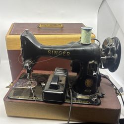 SINGER 99K 1957 Sewing Machine w/Bug Eye Lamp EM912028 W/ Case & Pedal