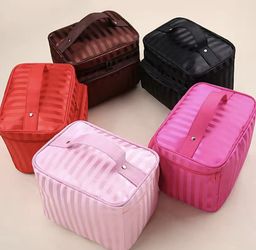 makeup bags!! multiple colors available $15 each or 2 for $25!!
