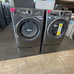Electrolux washer and dryer with pedestal