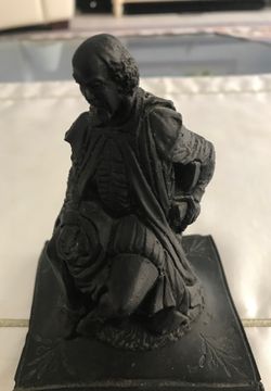 Collectors item statue of Shakespear