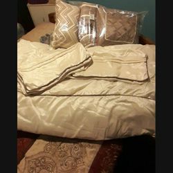 Queen size Off White Comforter 