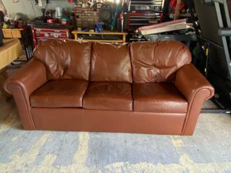 Leather pull out bed/couch