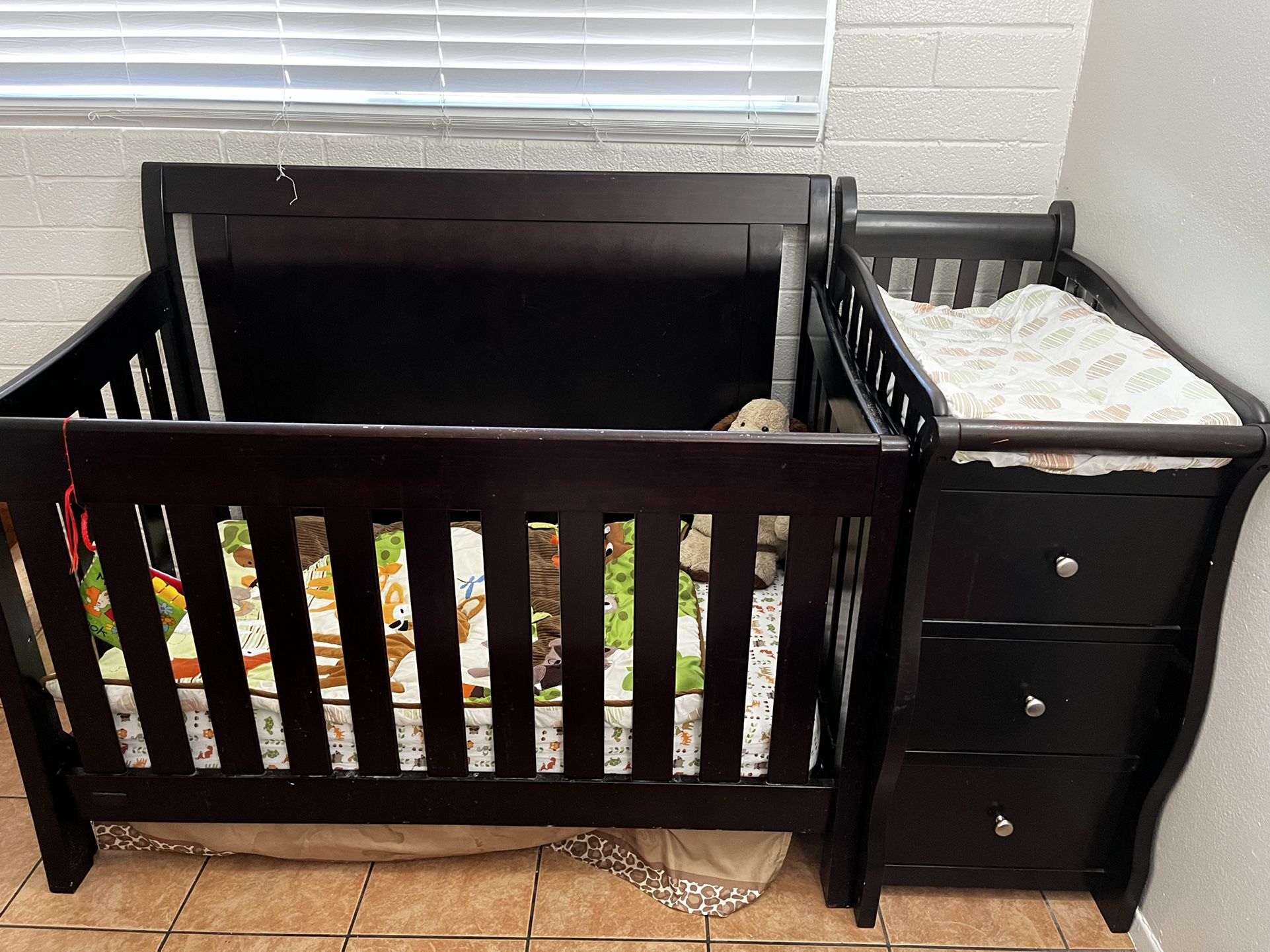 Crib And Changing Table 