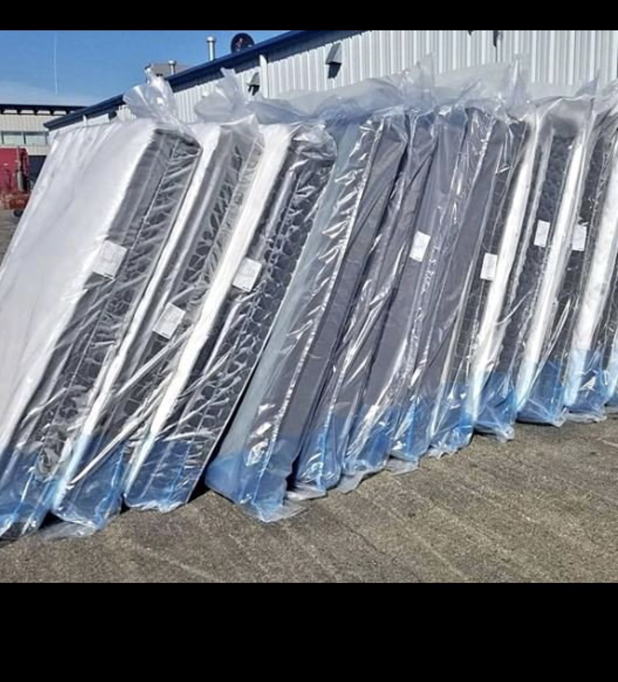 Mattress Cal King 150 New
