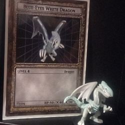 Original Dungeon Dice Monsters Blue-Eyes White Dragon Card + Figurine Set