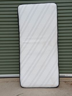Like new twin mattress