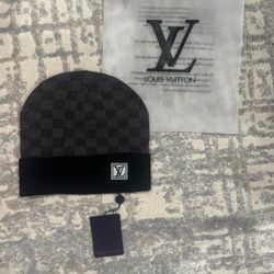 Black L V Beanie