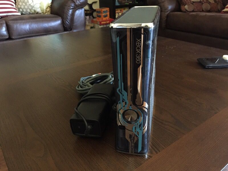 Xbox 360 Halo 4 Limited Edition console