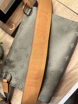 Authentic LOUIS VUITTON Daily Pouch Monogram Empreinte Leather Clutch Rose  Poudre for Sale in Bell Gardens, CA - OfferUp