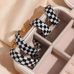 Checkered hoop Earrings

