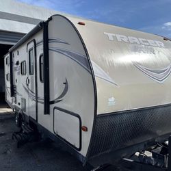 2015 Forest River Tracer Travel Trailer 27’ 