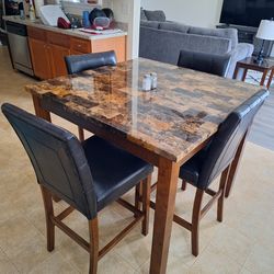 Kitchen Table w/ 4-Chairs 