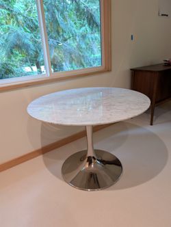Williams Sonoma Tulip Dining Table — 42" Carrara Marble, Polished Nickel Base