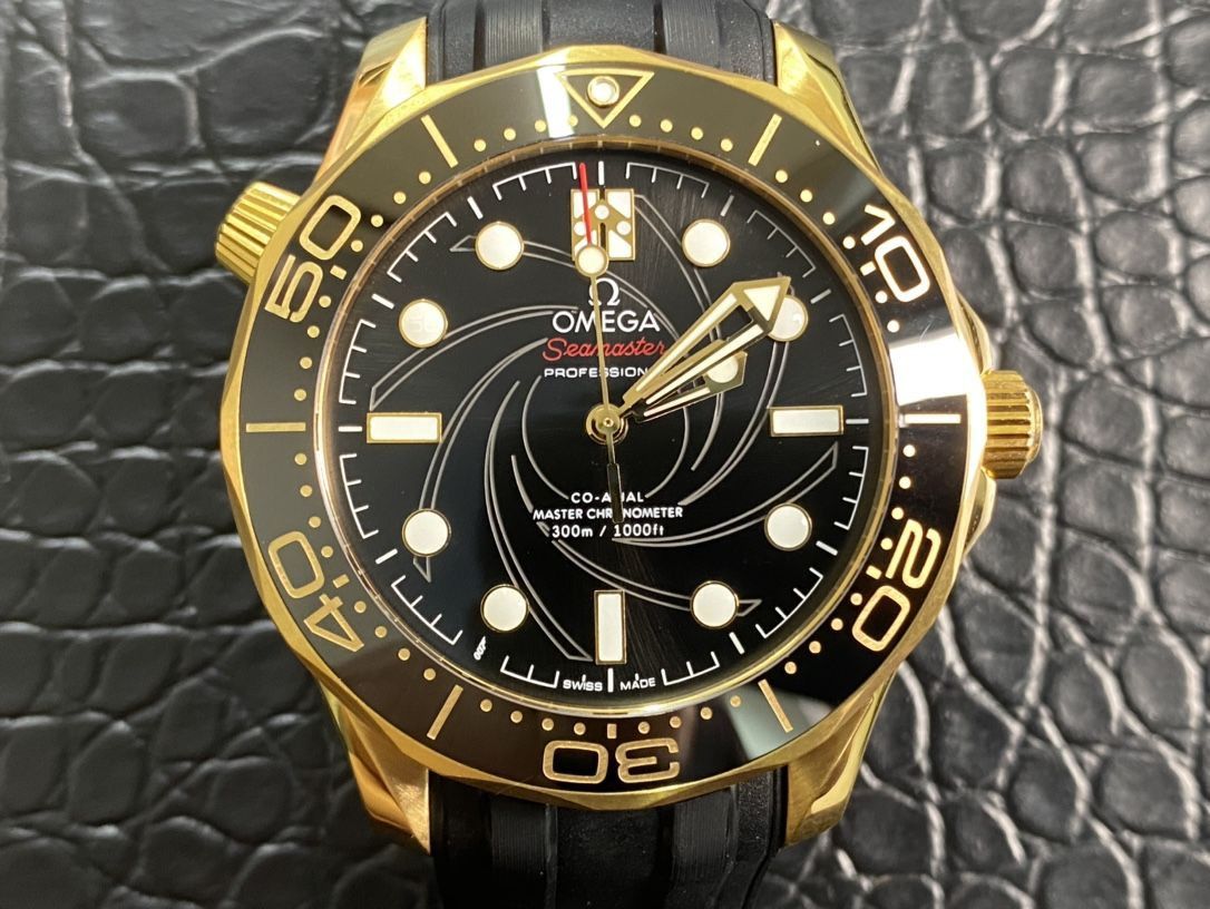 Do you like the golden mechanical watch?