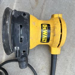 Dewalt Dw421 Random Orbit Palm Sander
